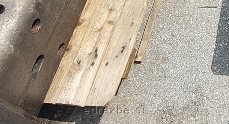 Prodajamo rabljeno hidravlično udarno kladivo MTB 135 DHKQ (69-099)- V OKVARI, brez pripadajočega delovnega orodja