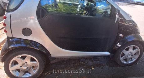 Vrsta prevoznega sredstva: rabljen osebni avtomobil Znamka: Smart Coupe 45 Datum prve registracije: 15. 3. 2004 Neto…