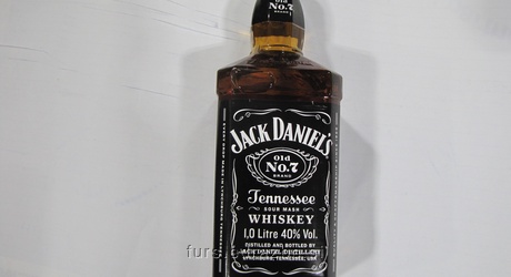 Prodajamo: 18 kos alkoholne pijače Jack Daniels, 1L, alk. 40%, 18 kos alkoholna pijača Jagermeister, 1L, alk. 35% in 5…