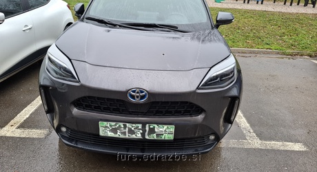 Osebni avto TOYOTA YARIS CROSS. Vozilo ni registrirano, nima prometnega dovoljenja niti ključev. V vozilu ni…