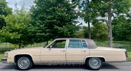 Osebno vozilo Cadillac Brougham letnik 1989. Izredno lepo ohranjeno ter v originalnem stanju. Registracija je potekla…