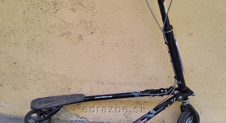 Vrsta premičnine: rabljen skiro - trikolo Znamka: Trikke T78CS Opis: ser. št. TFRMDA2DC9FU11789, poškodovano na desni…