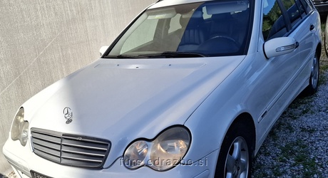 Rabljeno osebno vozilo, MERCEDES BENZ, C/ 200 T / CDI AUT Datum prve registracije: 8. 4. 2005 (Nemčija) Neto moč: 90 kW…