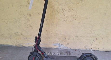 Vrsta premičnine: rabljen električni skiro Znamka: Xiaomi Electric Scooter 3 lite Opis: št. okvirja…